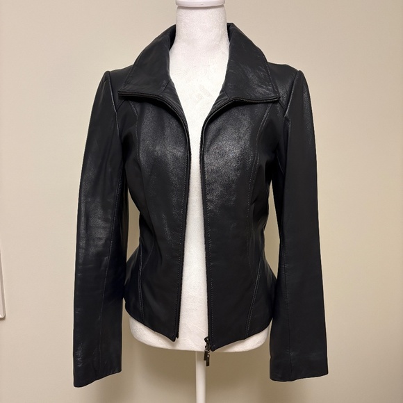 leather jacket - Picture 2 of 8